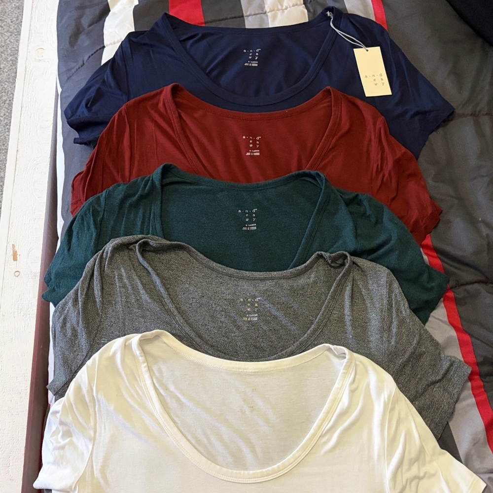 A New Day Pack of Women’s Scoop Neck Tops - Navy, Burgundy, Green, Gray, White